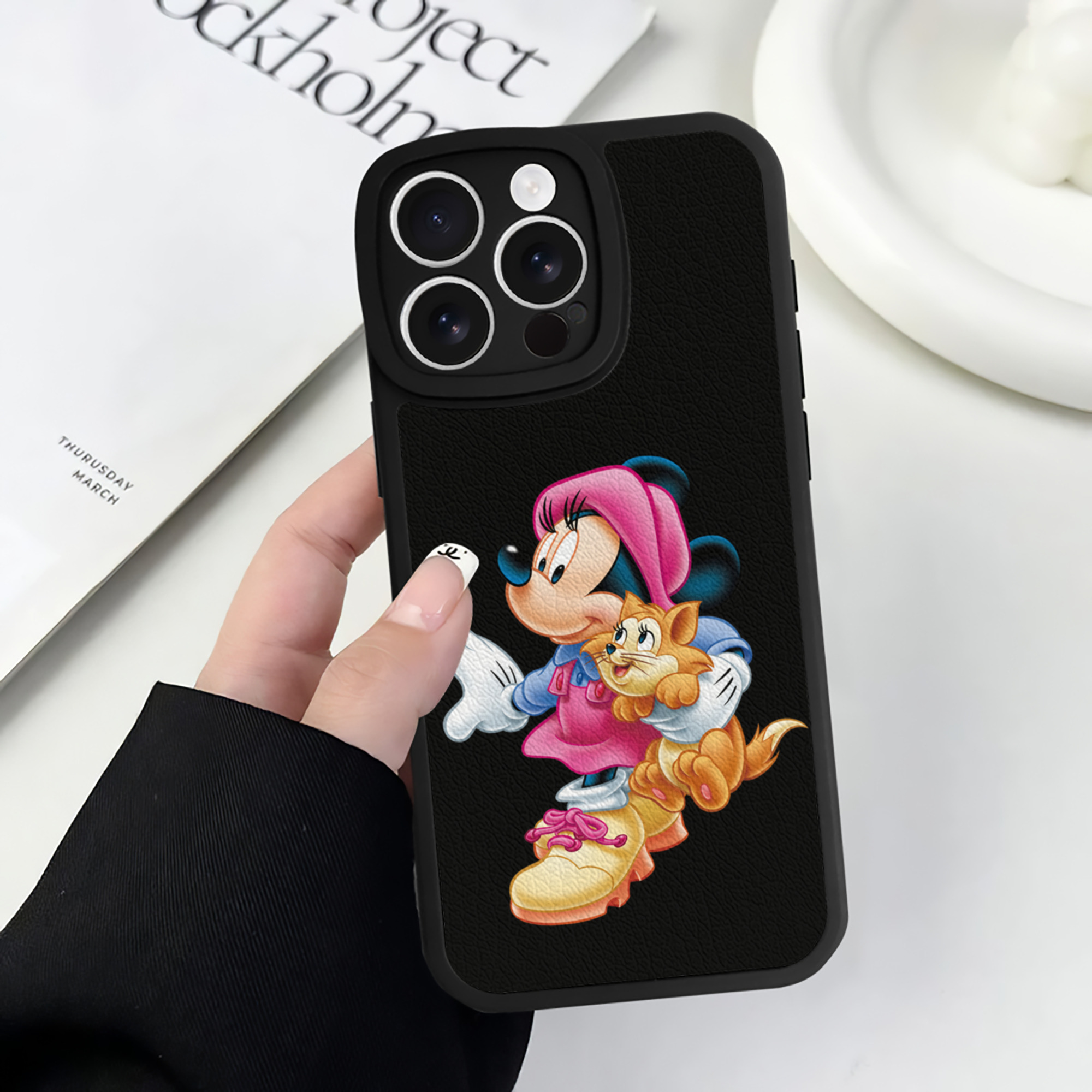 （画像用） ミッキーマウス Mickey Mouse 【iPhone 16シリーズ対応】シリコンスマホケース（レザー調） 材質：シリコン
